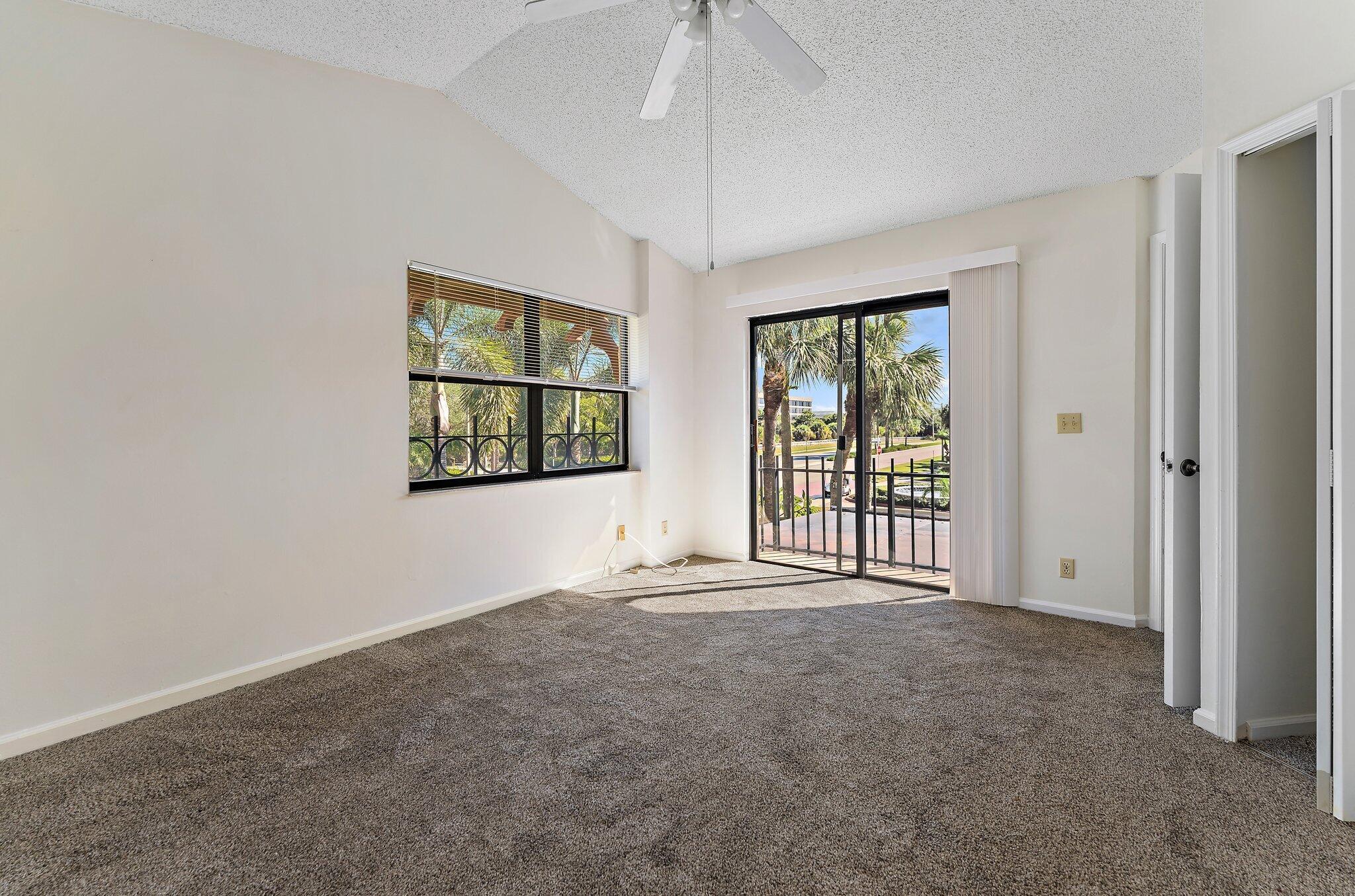 UNO LAGO - Residential Lease