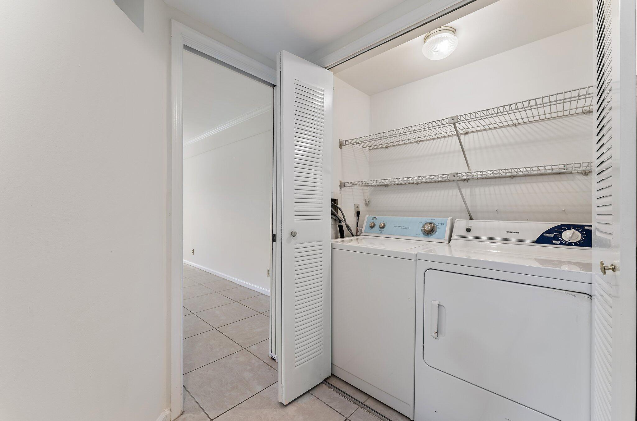 UNO LAGO - Residential Lease