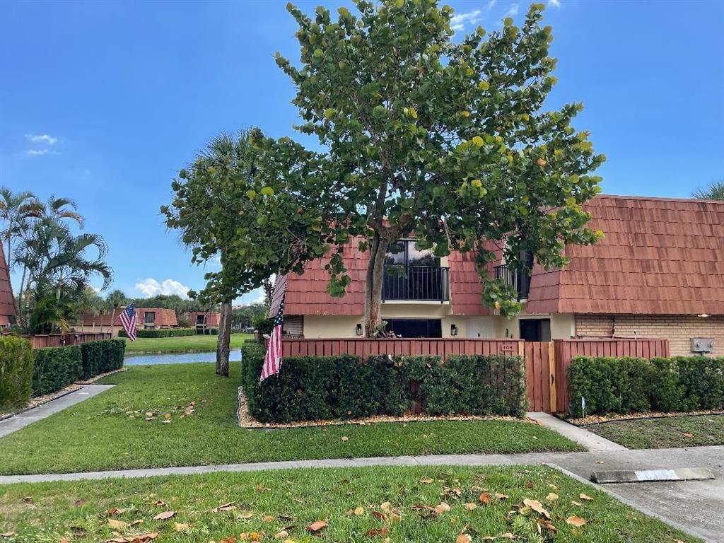 Photo of 109 Buttonwood Lane, Boynton Beach, FL 33436 (MLS # R10892949)