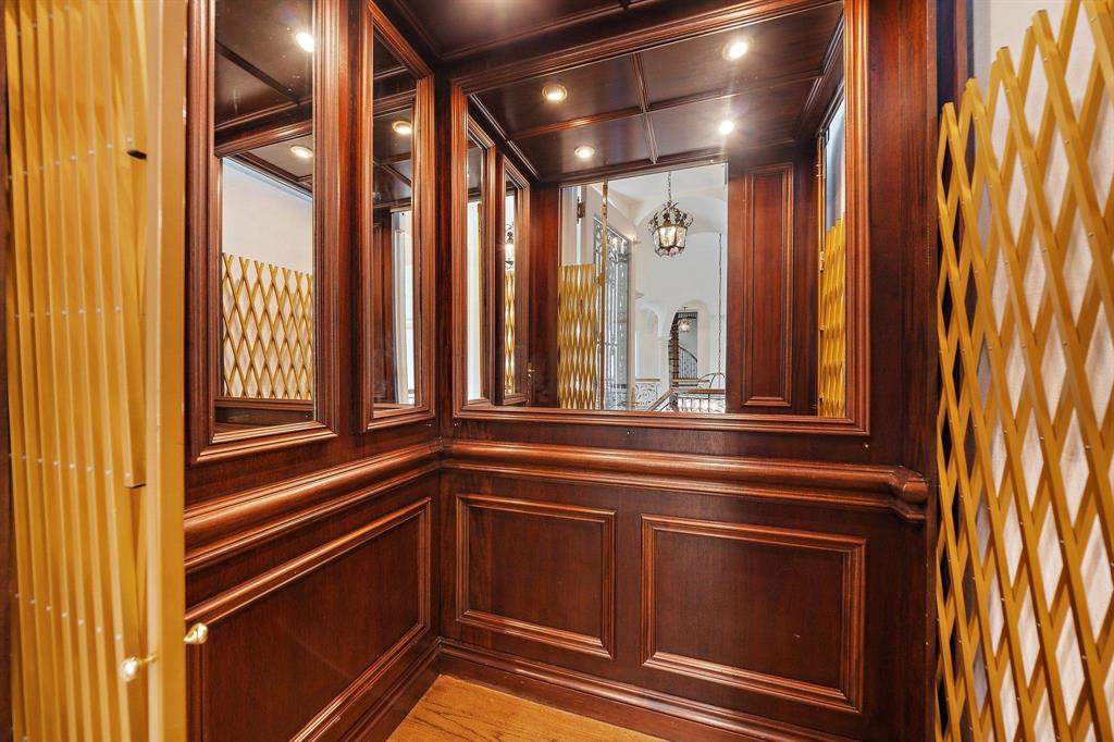 JUPITER HILLS - Residential