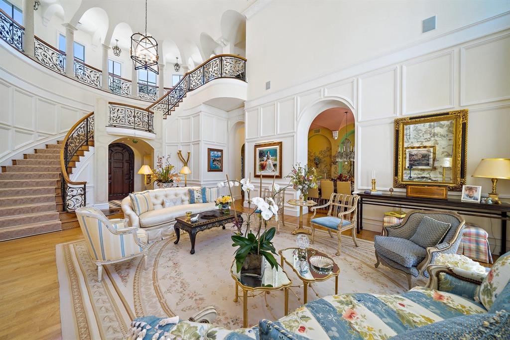 JUPITER HILLS - Residential