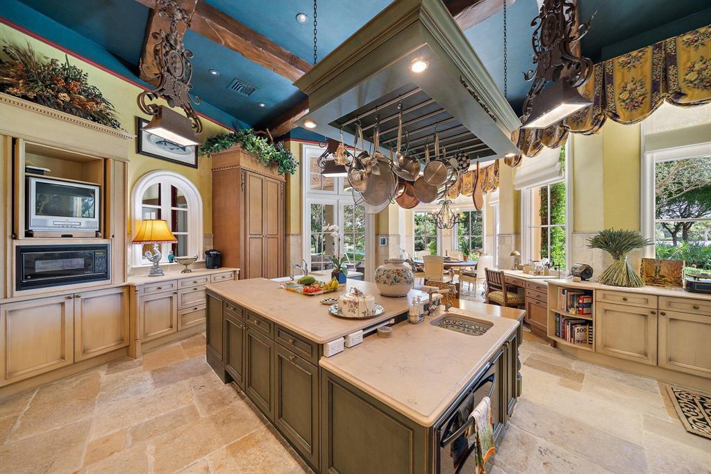 JUPITER HILLS - Residential