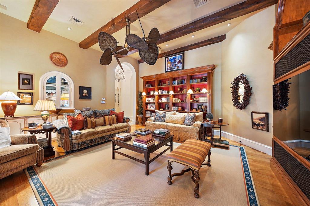 JUPITER HILLS - Residential