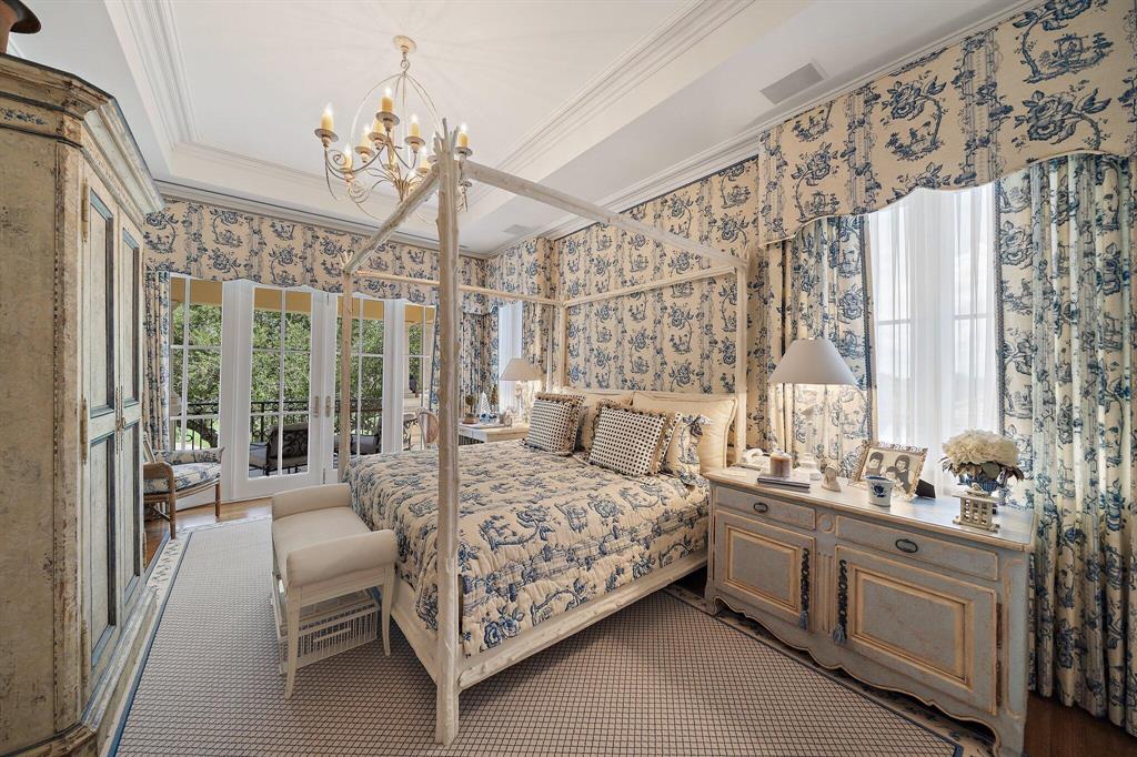 JUPITER HILLS - Residential