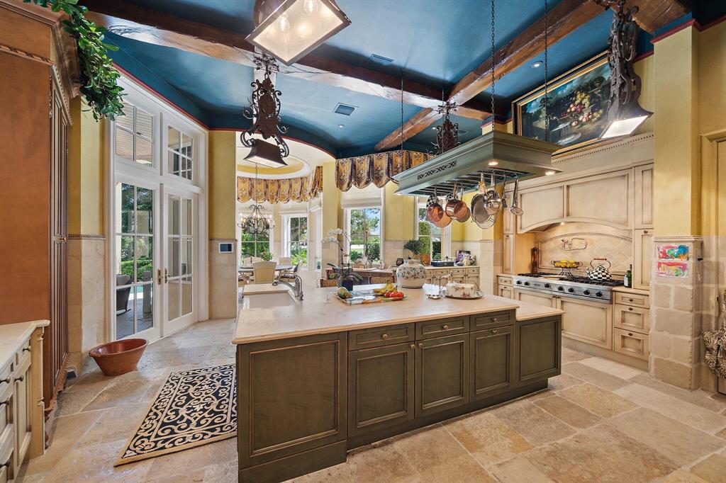 JUPITER HILLS - Residential