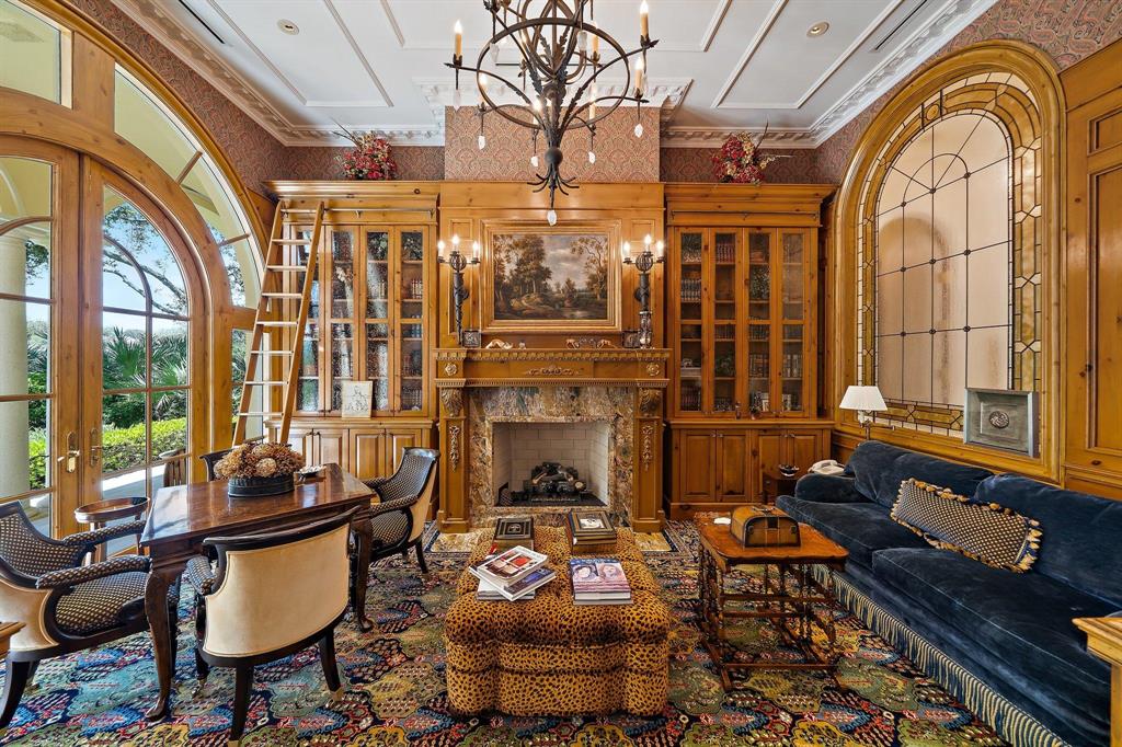 JUPITER HILLS - Residential