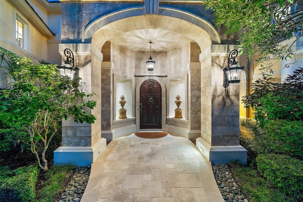 JUPITER HILLS - Residential