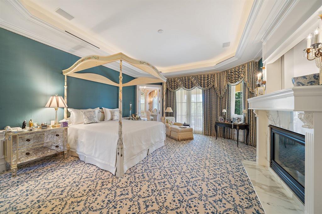 JUPITER HILLS - Residential