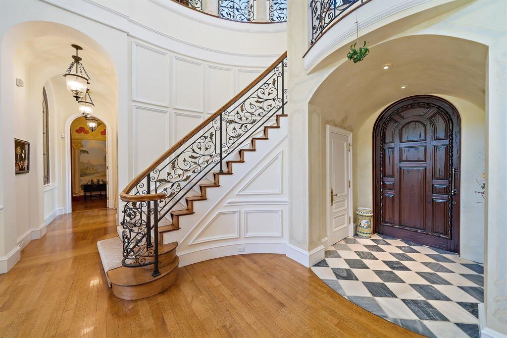 JUPITER HILLS - Residential