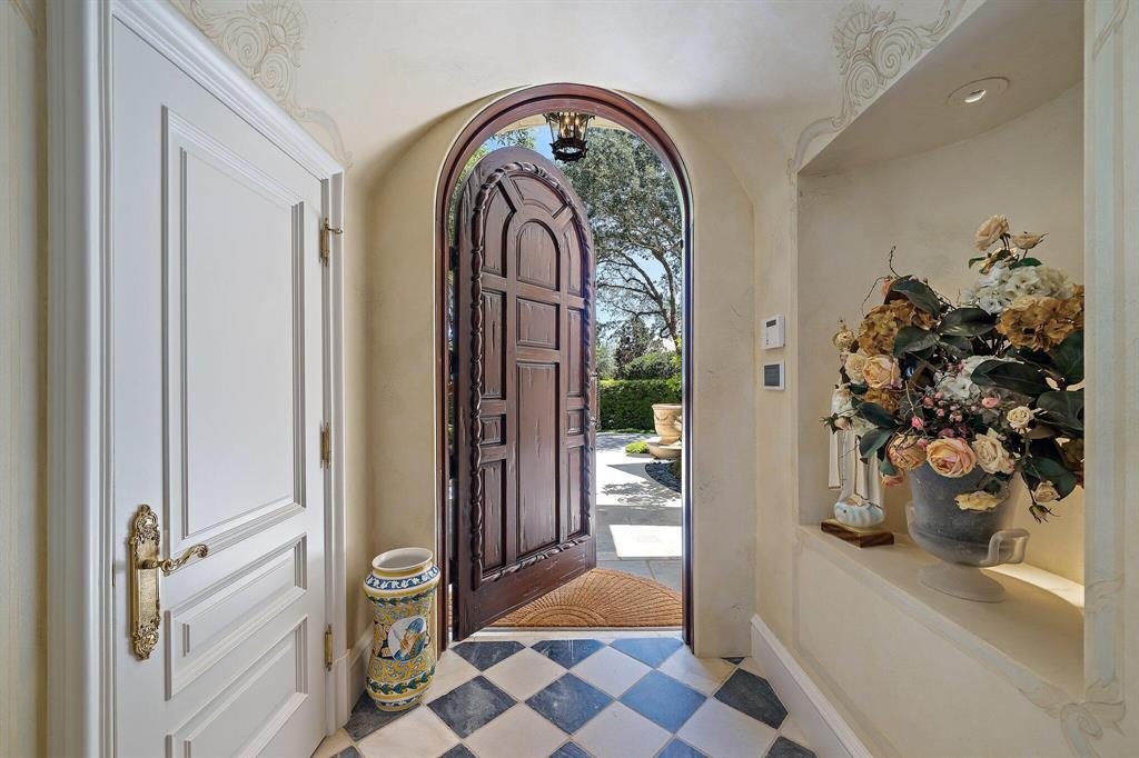 JUPITER HILLS - Residential