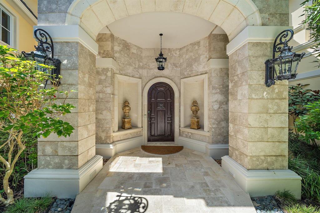 JUPITER HILLS - Residential