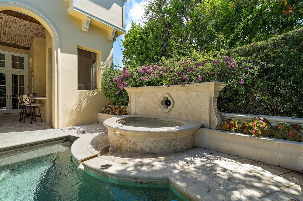 JUPITER HILLS - Residential