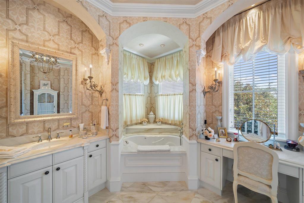 JUPITER HILLS - Residential