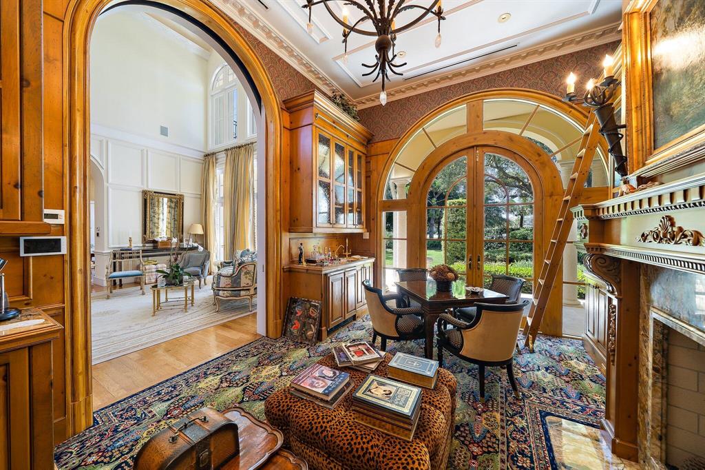 JUPITER HILLS - Residential