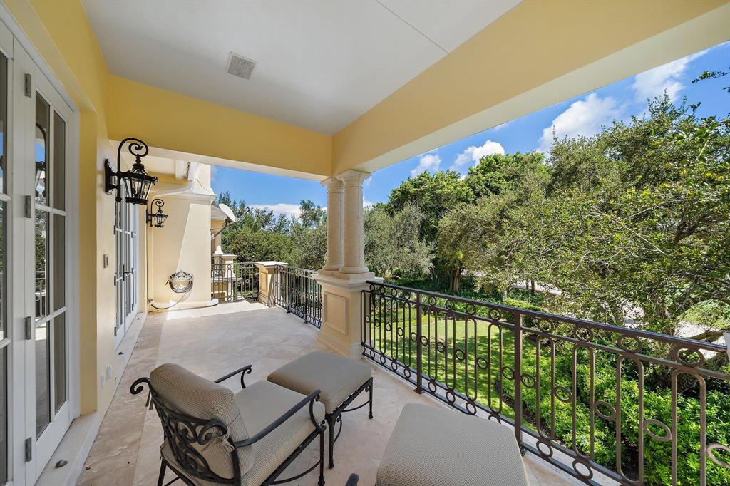 JUPITER HILLS - Residential