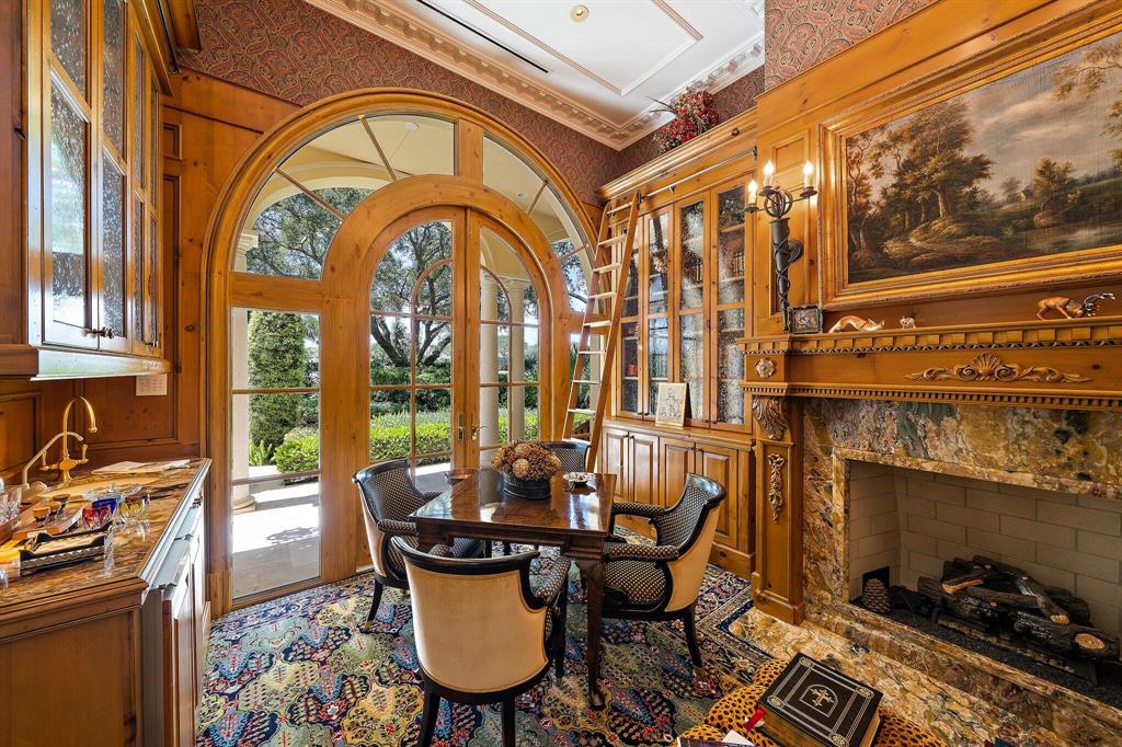 JUPITER HILLS - Residential