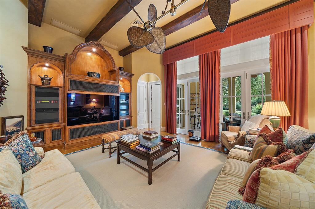 JUPITER HILLS - Residential