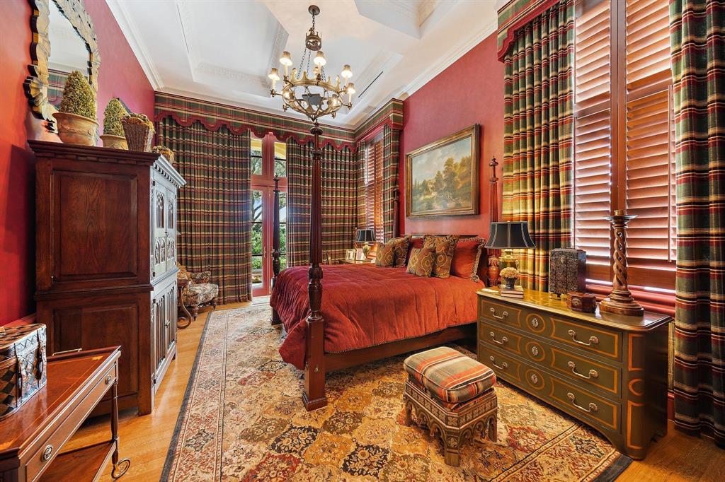 JUPITER HILLS - Residential