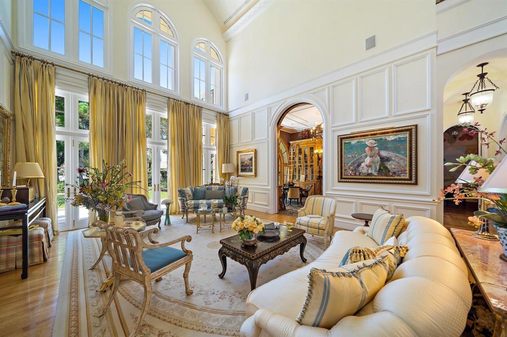 JUPITER HILLS - Residential