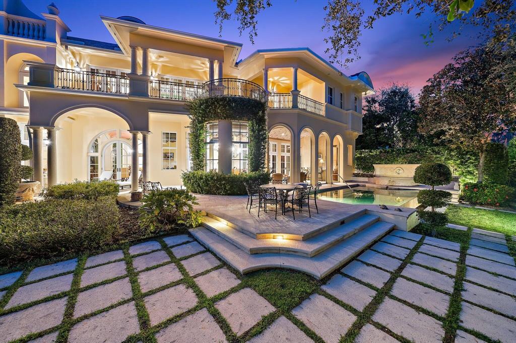 JUPITER HILLS - Residential