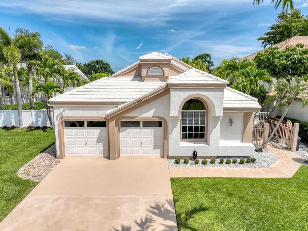 Photo of 12800 Touchstone Place, Palm Beach Gardens, FL 33418 (MLS # R10975115)