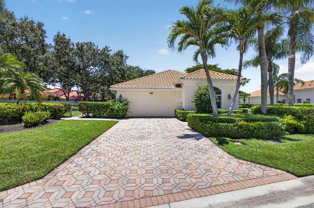 Photo of 1048 DIAMOND HEAD Way, Palm Beach Gardens, FL 33418 (MLS # B26055668)