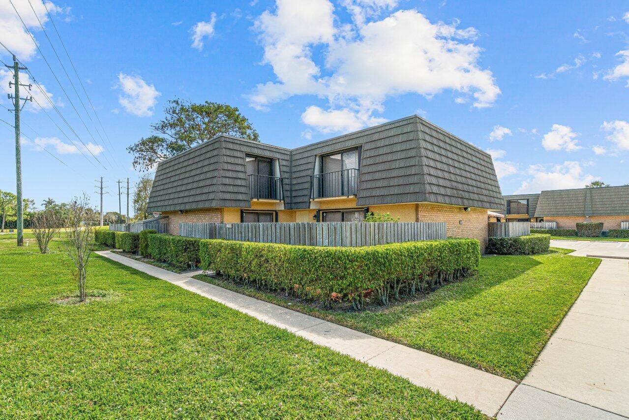 Updated 2 bedroom 2.5 bath townhome in Sandalwood. New kitchen cabinets, granite counter tops and stainless steel appliances. Bathrooms have also been updated. New flooring throughout. Great location, close to shops, restaurants and I95.