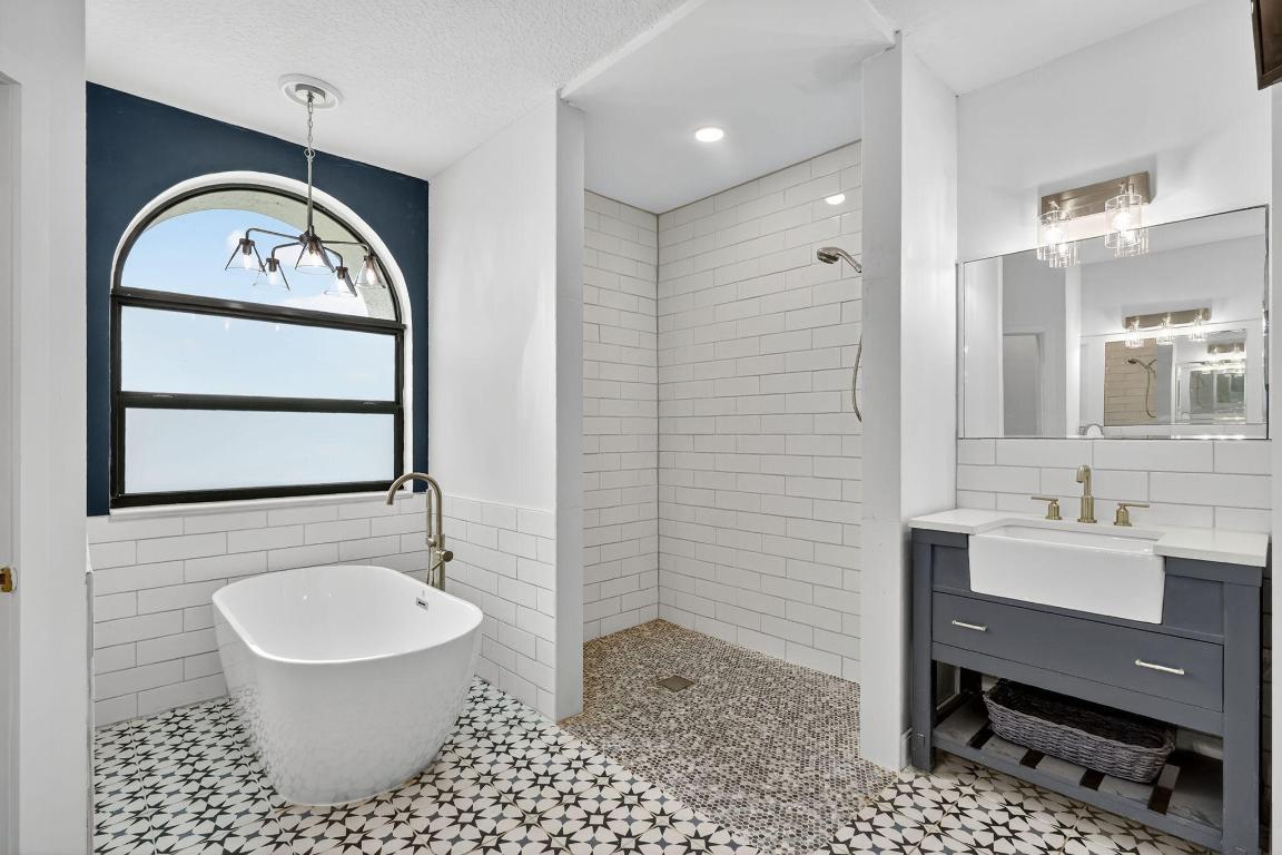 R BAR ESTATES UNIT 3 - Residential