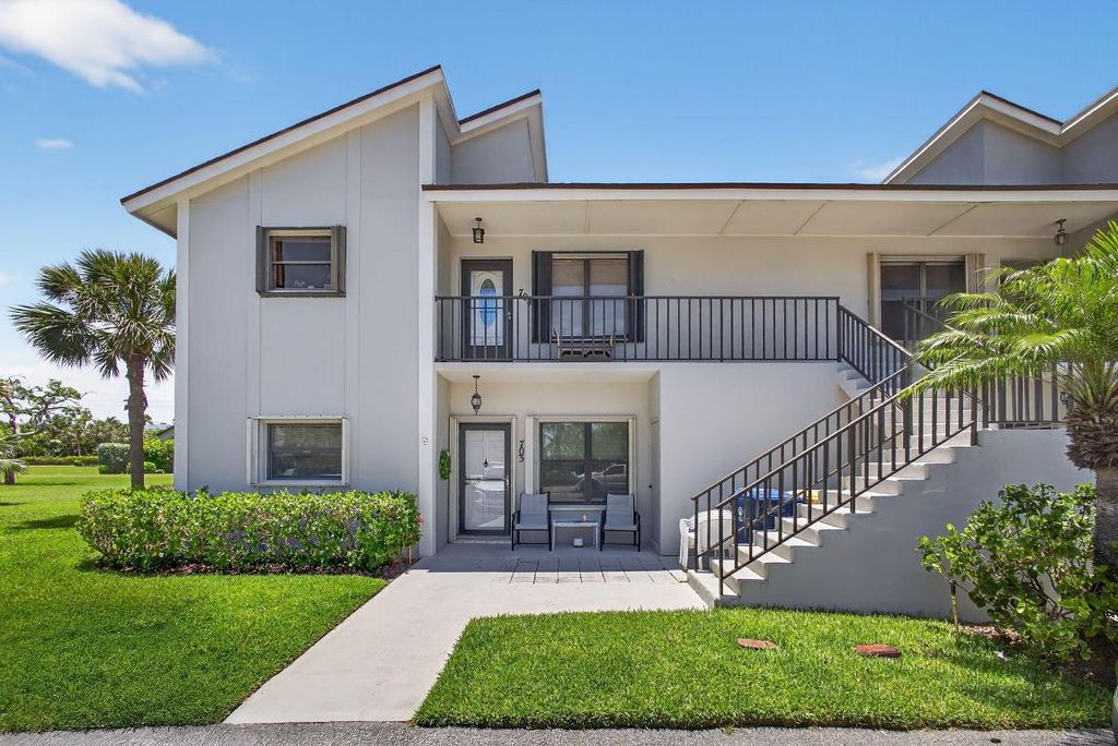 Photo of 704 Clubhouse Circle, Jupiter, FL 33477 (MLS # R11102421)