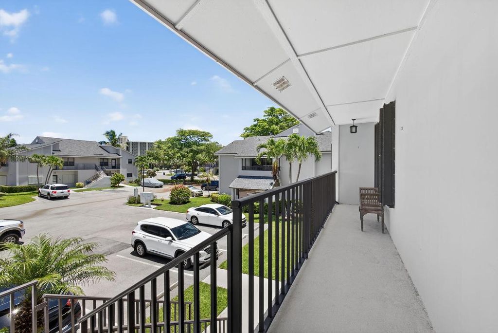 Photo of 704 Clubhouse Circle, Jupiter, FL 33477 (MLS # R11102421)
