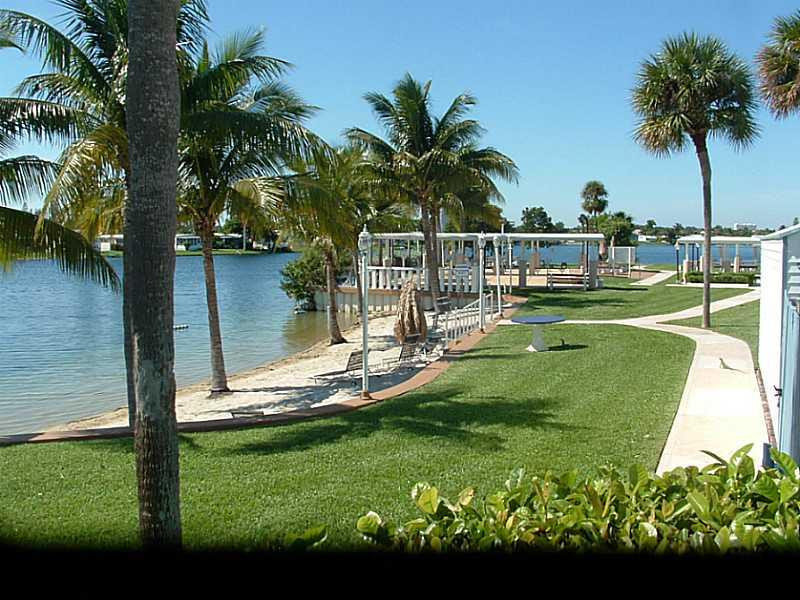 RAVENSWOOD ESTATES & MARI - Residential