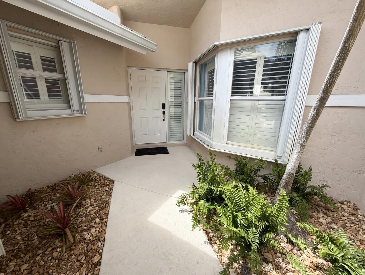 2424 SW Foxpoint Trail