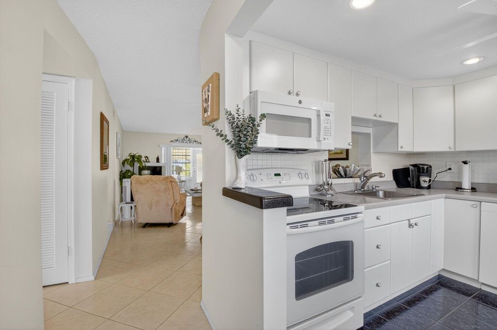 Photo of 2152 NE 1st Way #101, Boynton Beach, FL 33435 (MLS # R11144358)