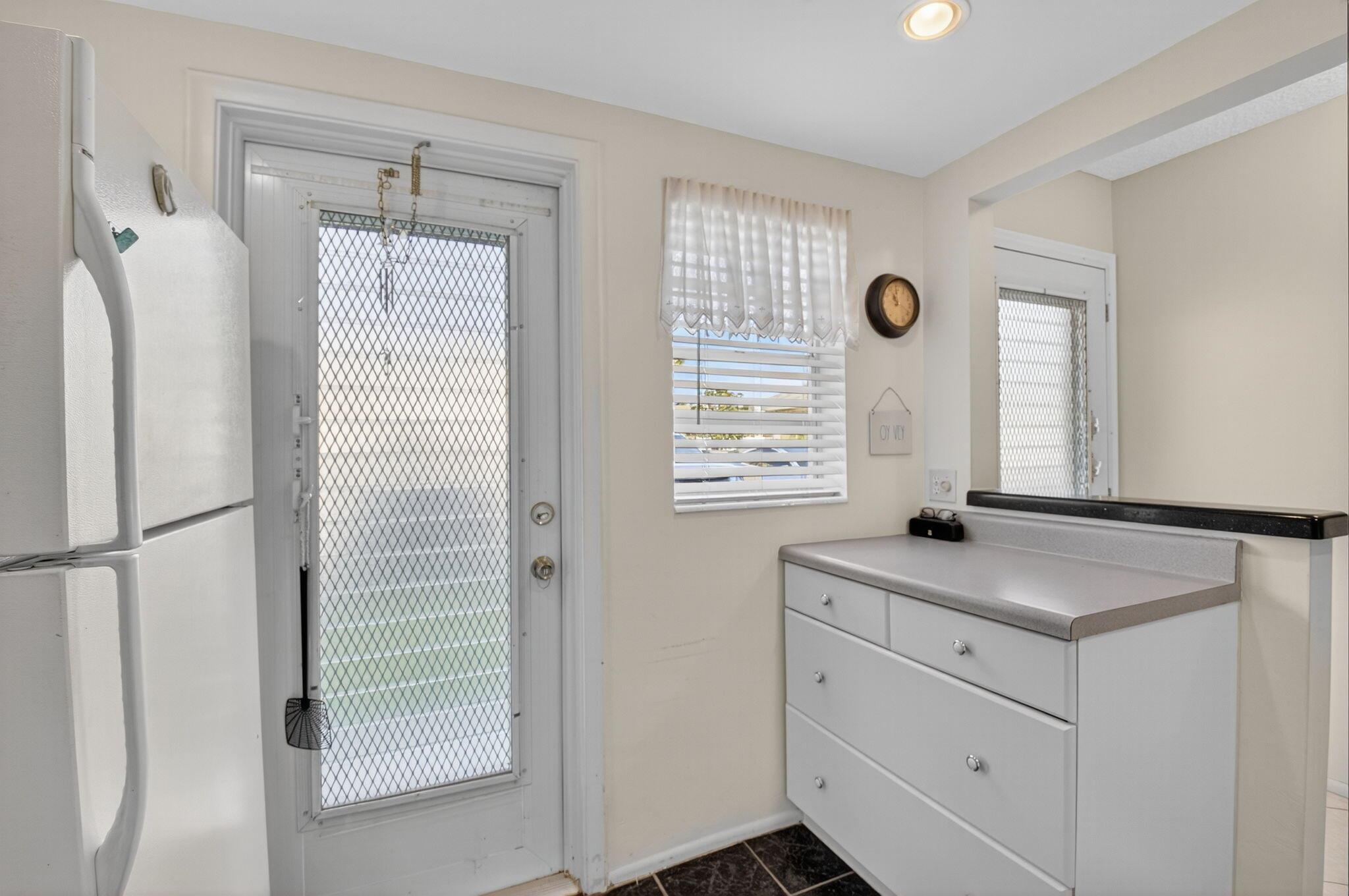 VILLAGE ROYALE CONDO 8 - Residential