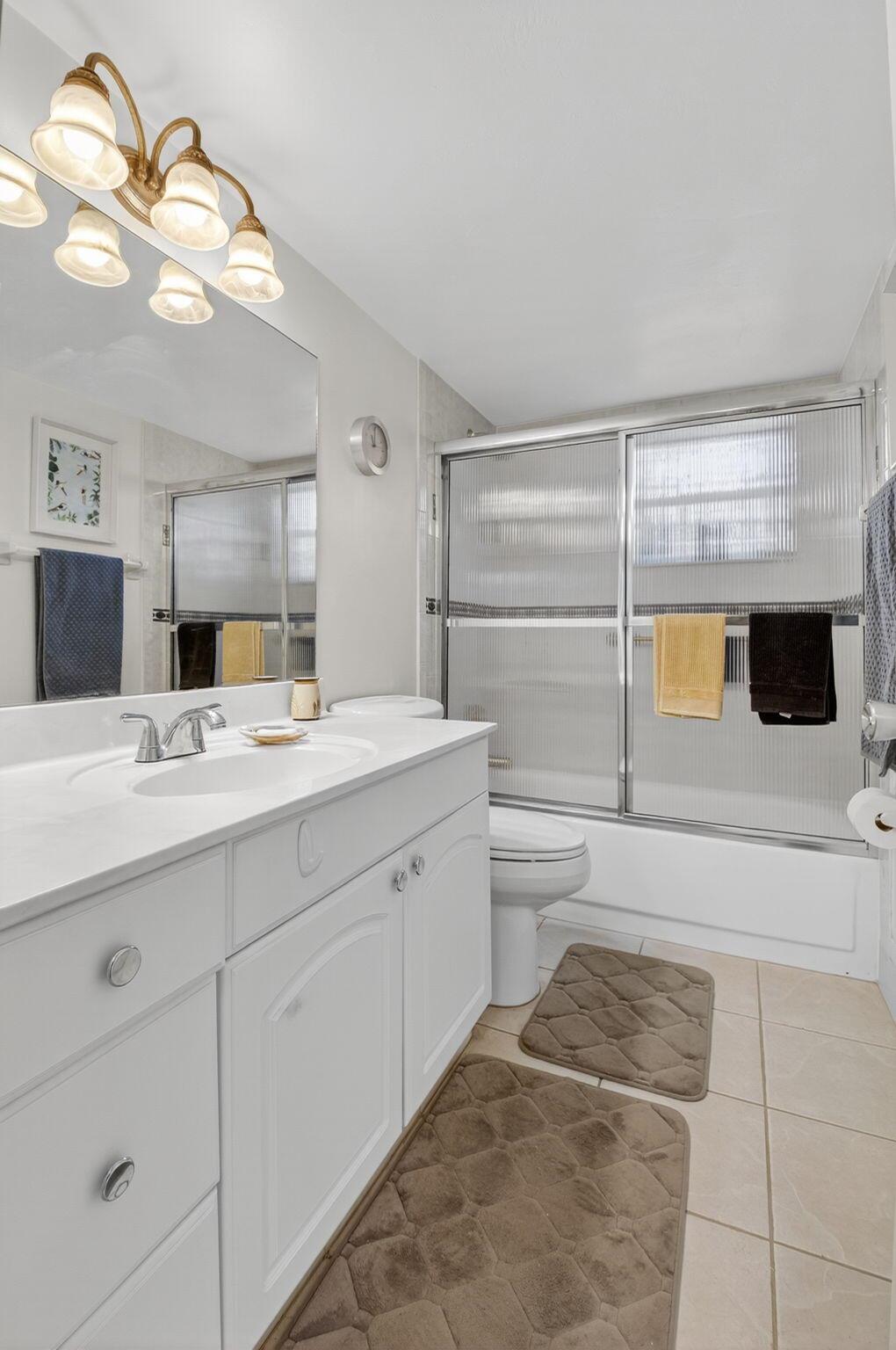 VILLAGE ROYALE CONDO 8 - Residential