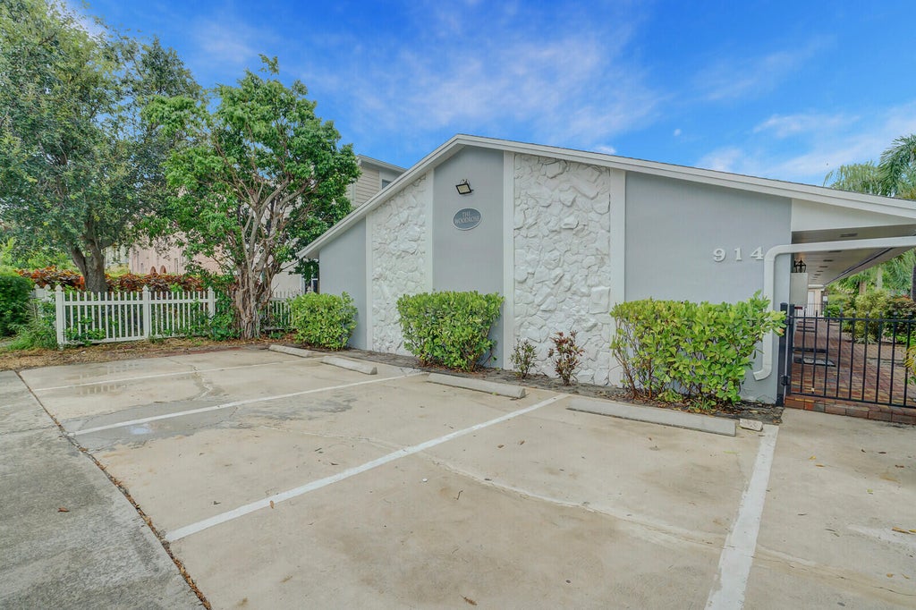 Photo of 914 N Federal Highway #1, Lake Worth Beach, FL 33460 (MLS # R11038667)