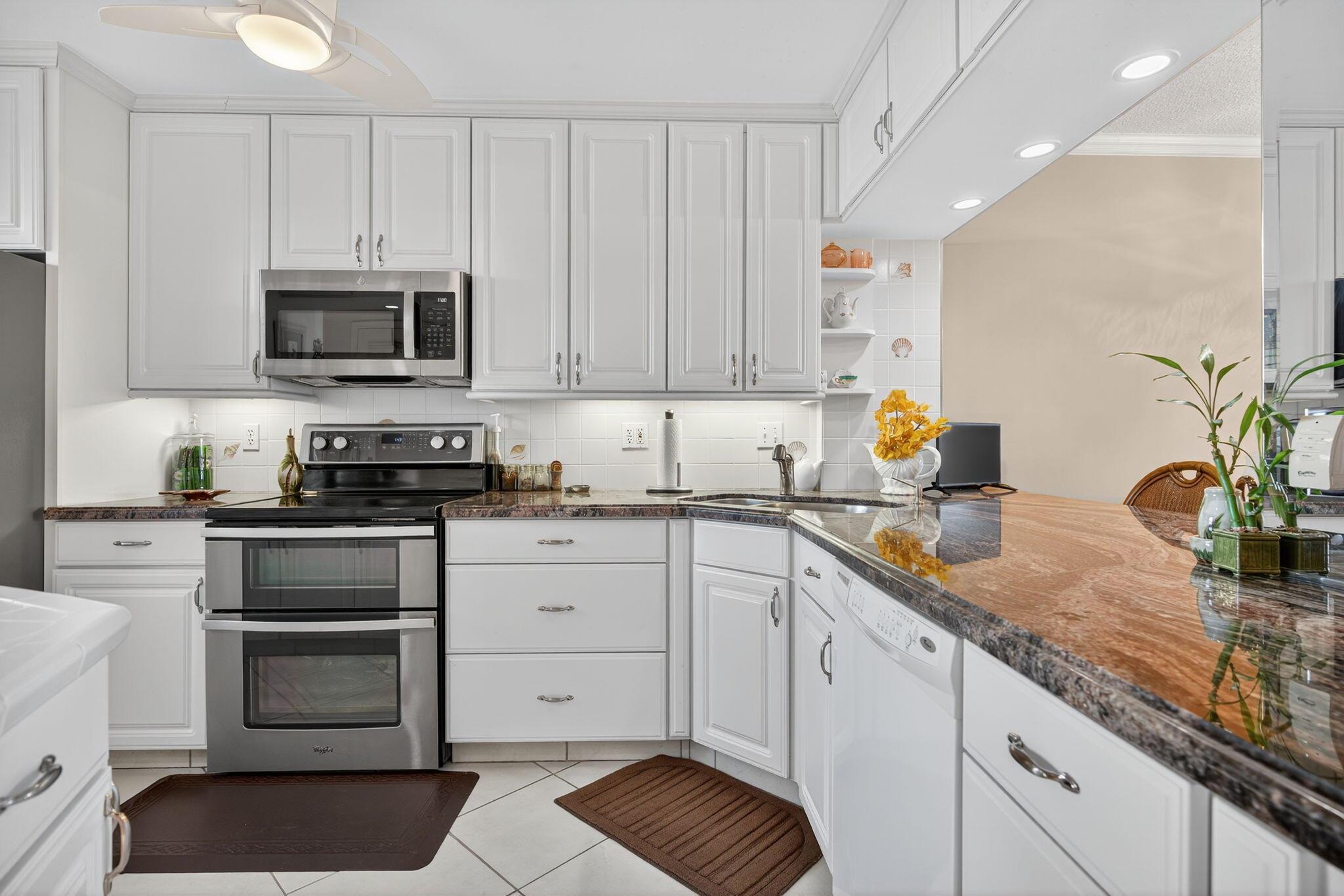 PARADISE HARBOUR CONDO - Residential