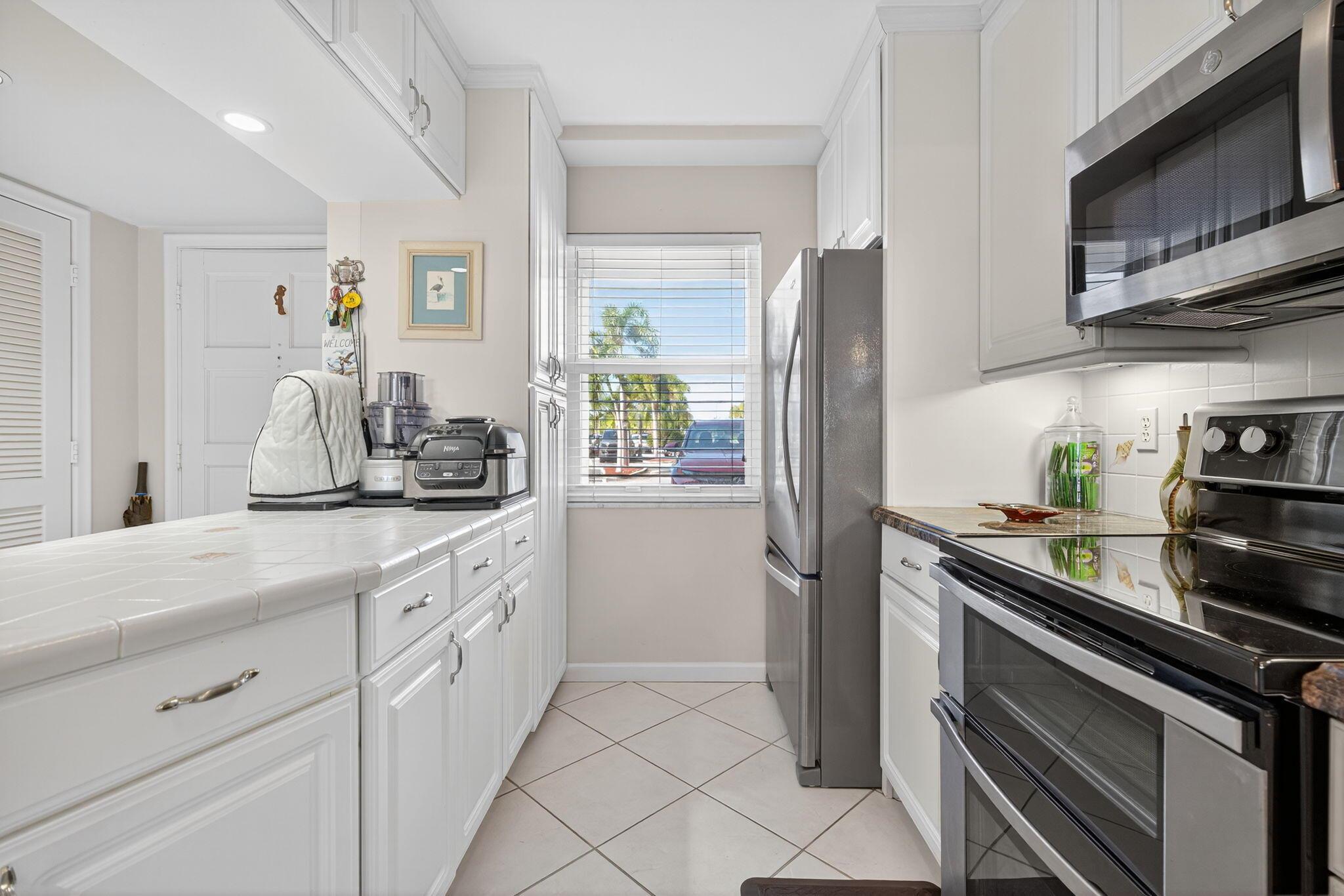 PARADISE HARBOUR CONDO - Residential