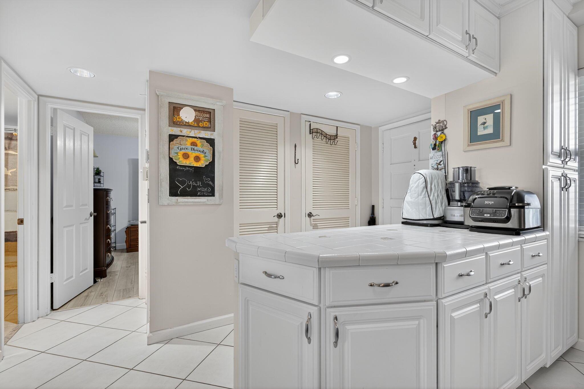 PARADISE HARBOUR CONDO - Residential