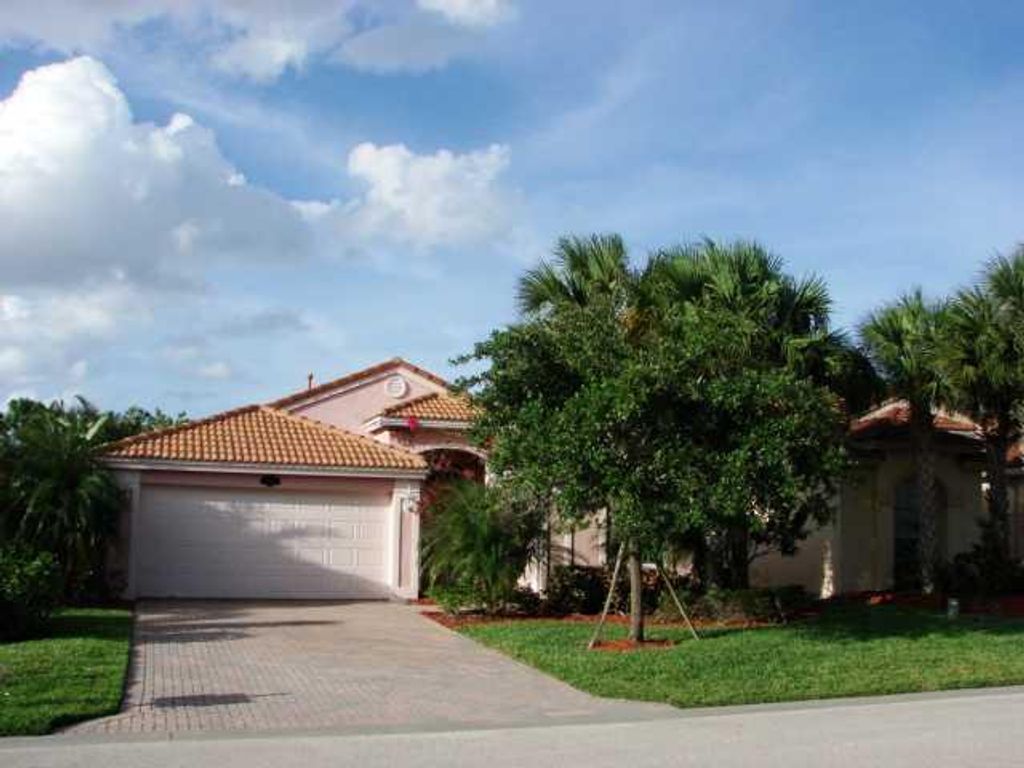 Photo of 830 SE Westminster Place, Stuart, FL 34997 (MLS # R10966702)