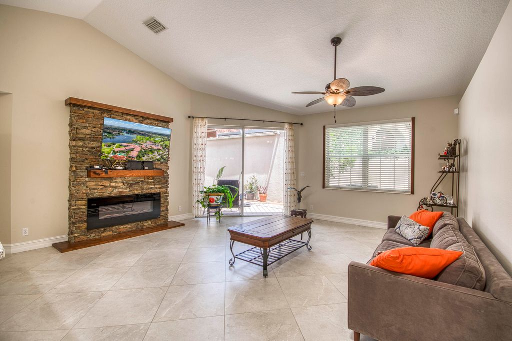 Photo of 20 Via Aurelia, Palm Beach Gardens, FL 33418 (MLS # B26029106)