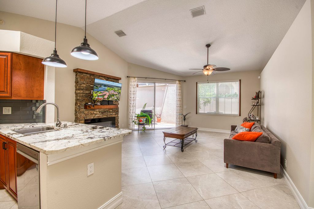 Photo of 20 Via Aurelia, Palm Beach Gardens, FL 33418 (MLS # B26029106)