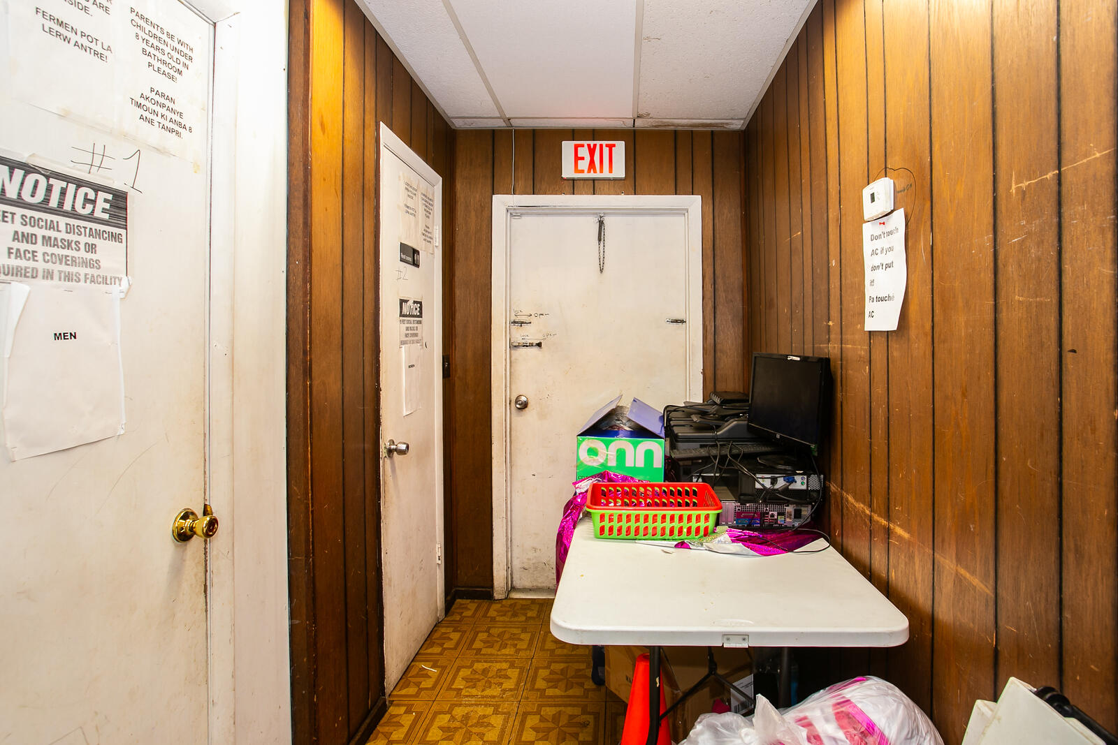 Main image without alt text