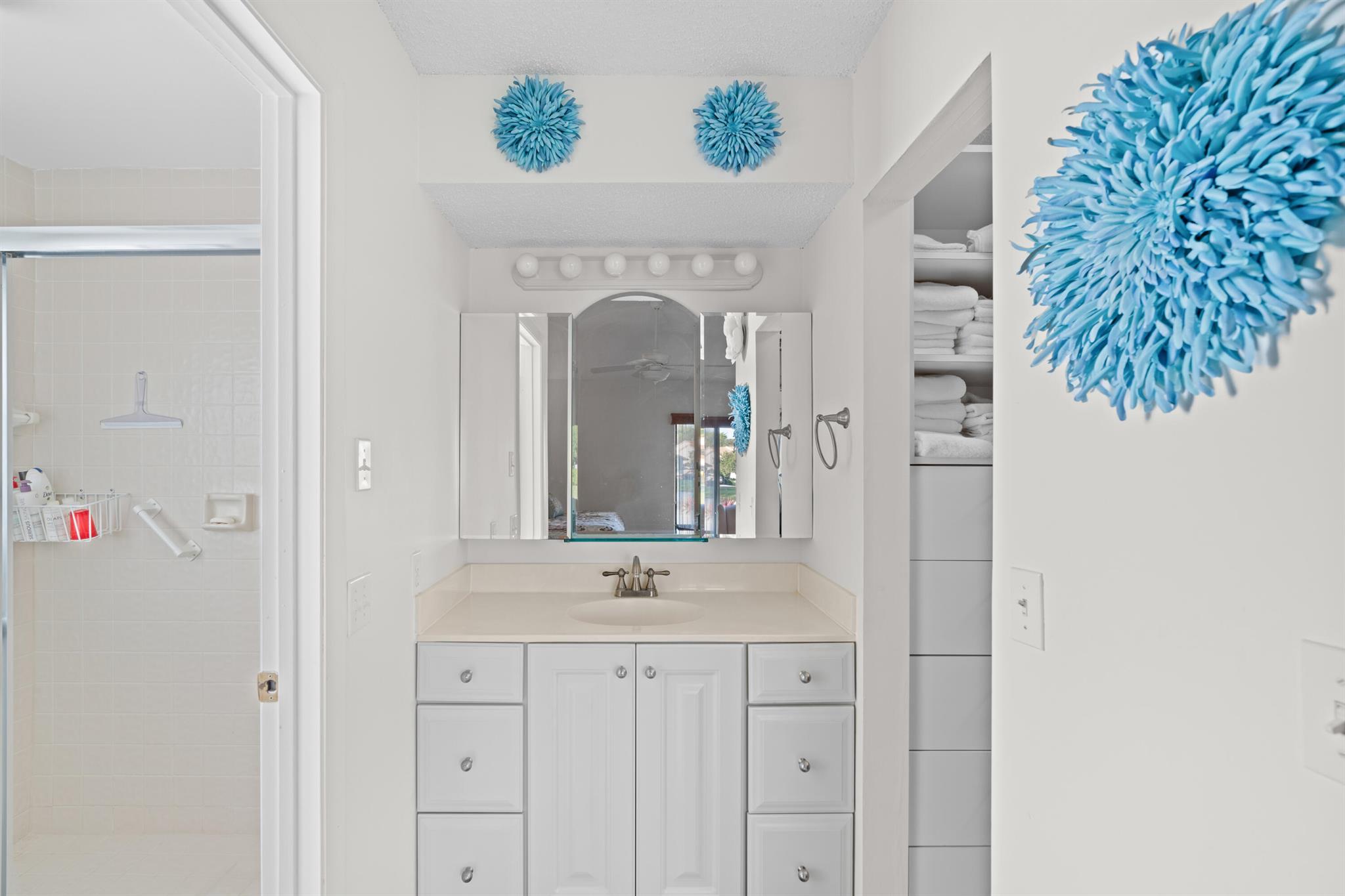 CANARY PALM CLUB - Residential