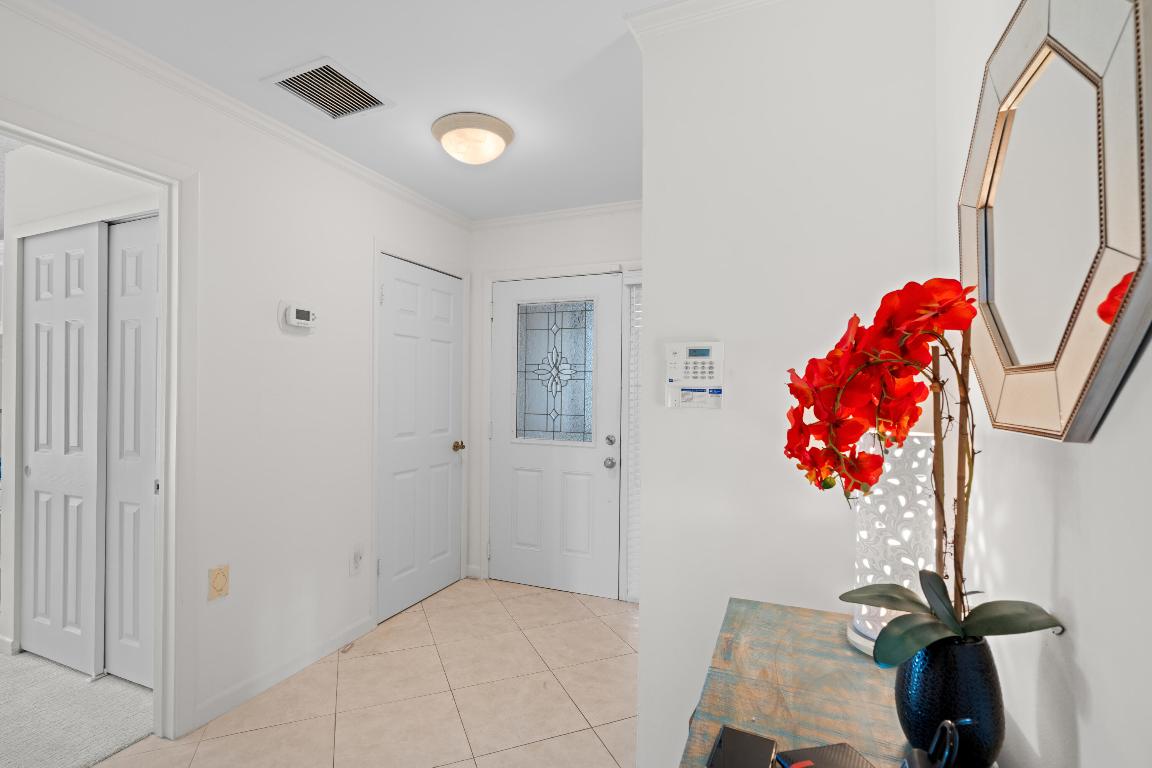 6735 Canary Palm Circle