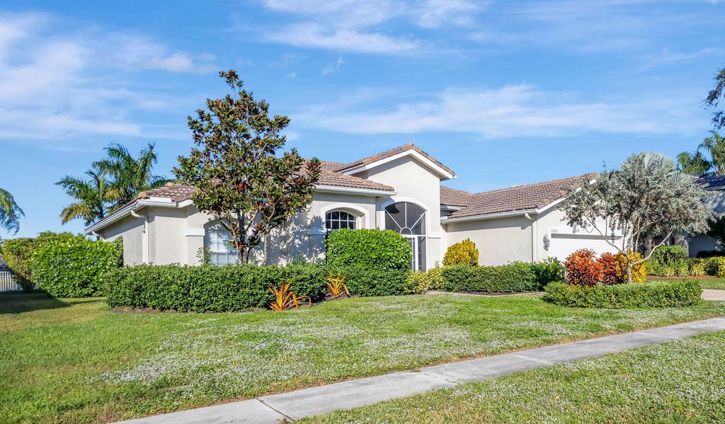 Photo of 11223 Edgewater Circle, Wellington, FL 33414 (MLS # R11151136)