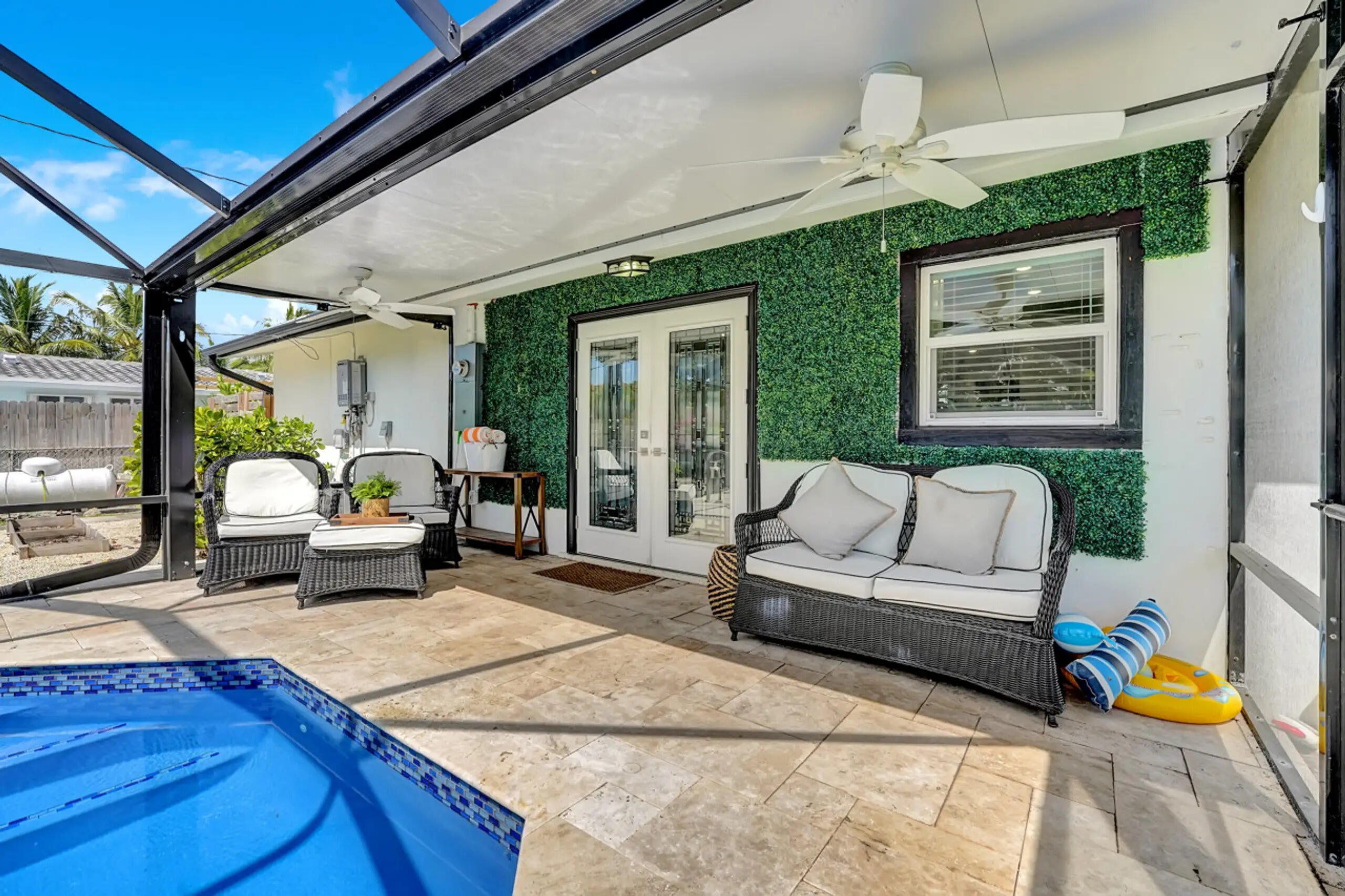 UNIVERSITY GARDENS - Residential