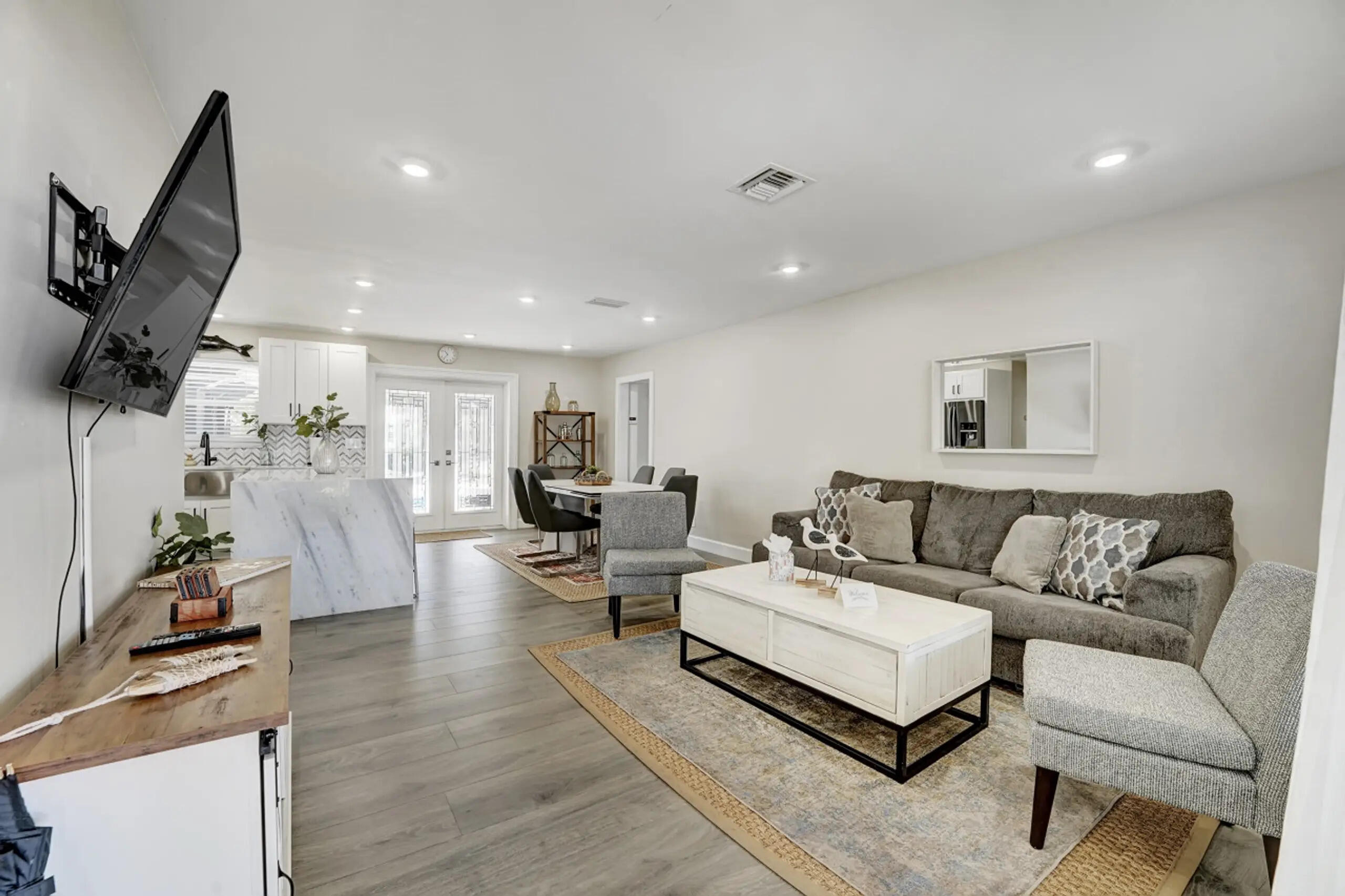 UNIVERSITY GARDENS - Residential