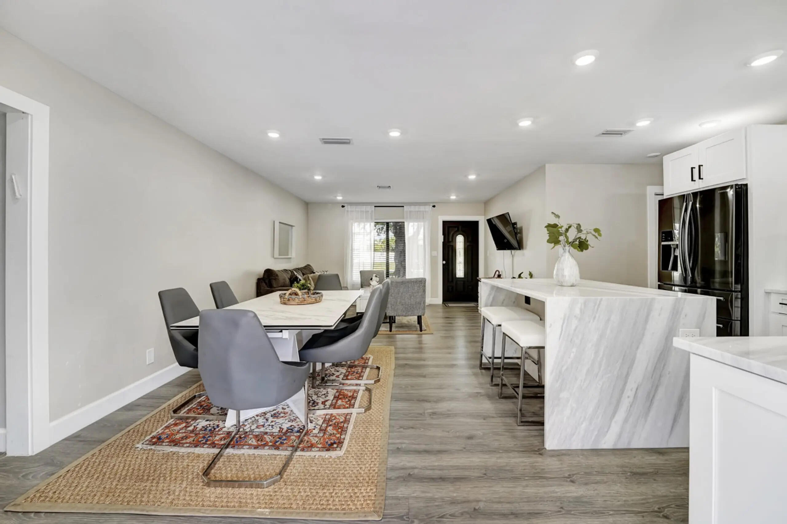 UNIVERSITY GARDENS - Residential