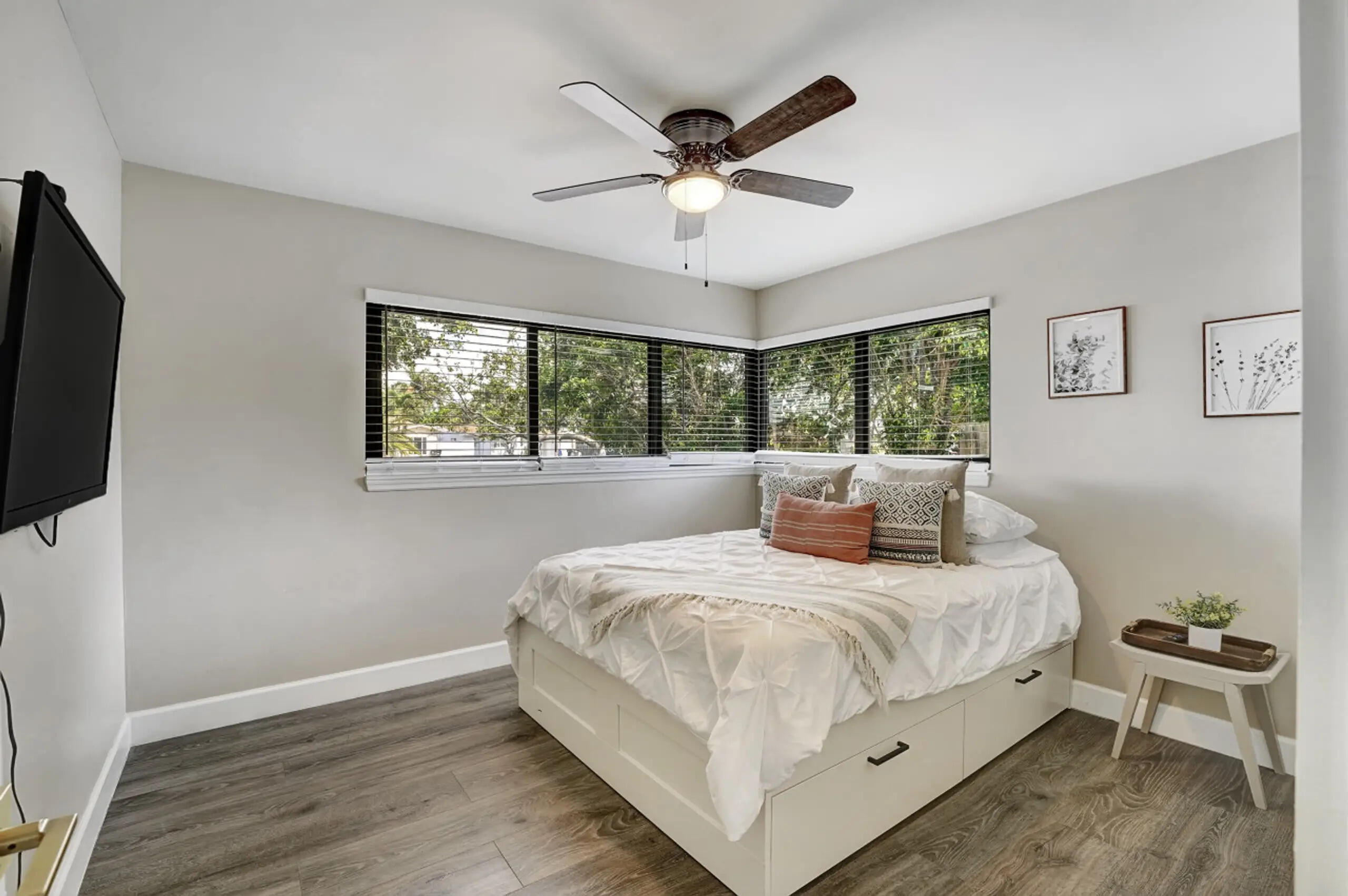 UNIVERSITY GARDENS - Residential